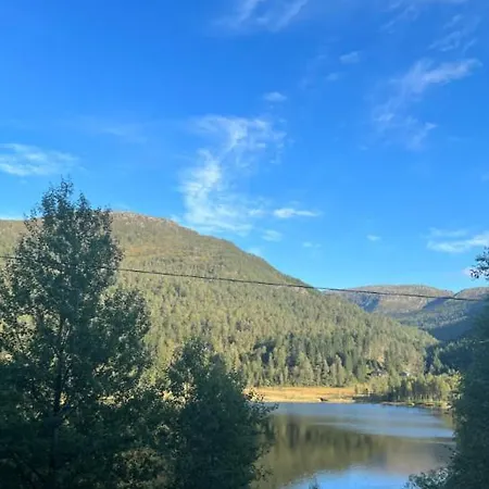 Tradisjonell Norsk I Vakre Rasdalen Feriehus Voss